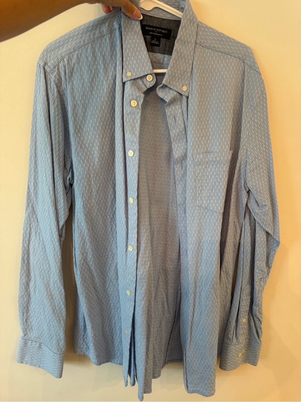 Banana Republic Men's Sky Blue Patterned Button-Down Shirt